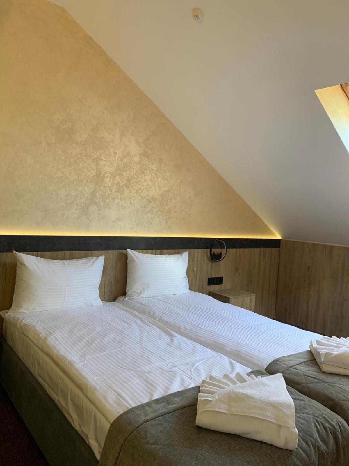Arta City Hotel Yavoriv  Esterno foto