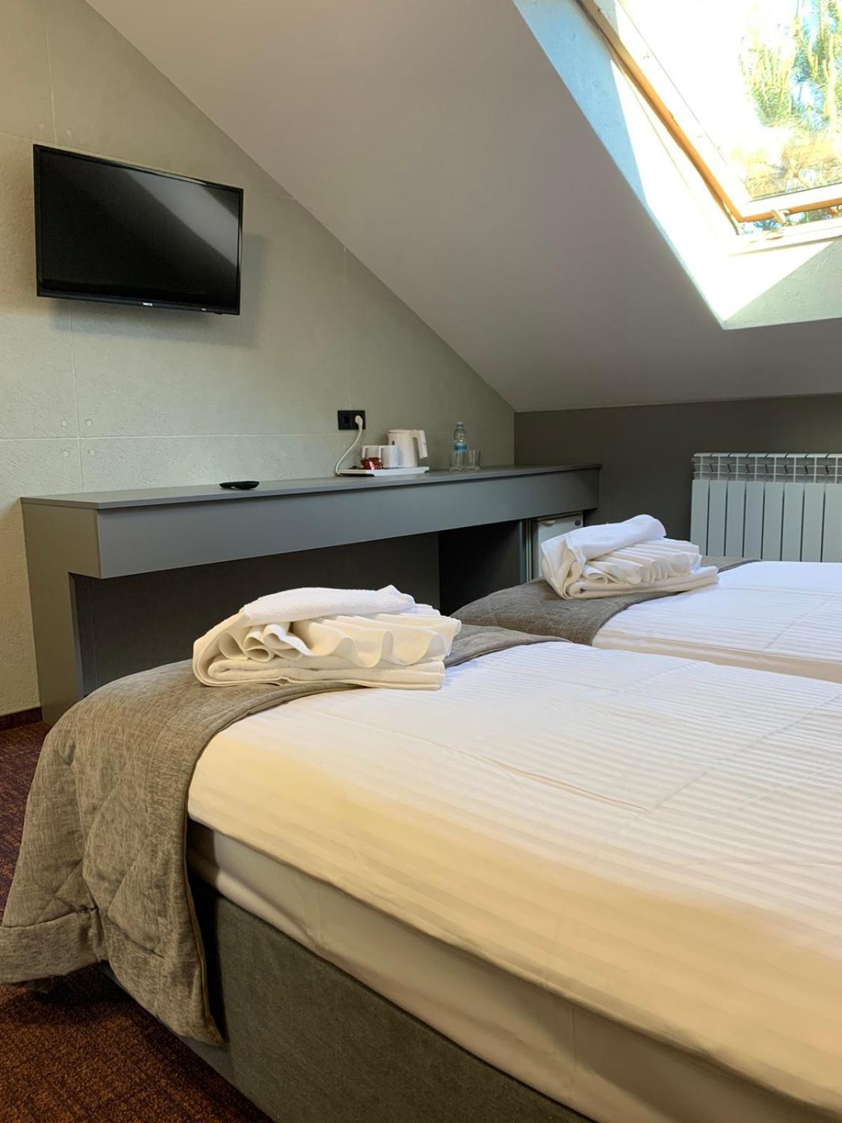Arta City Hotel Yavoriv  Esterno foto