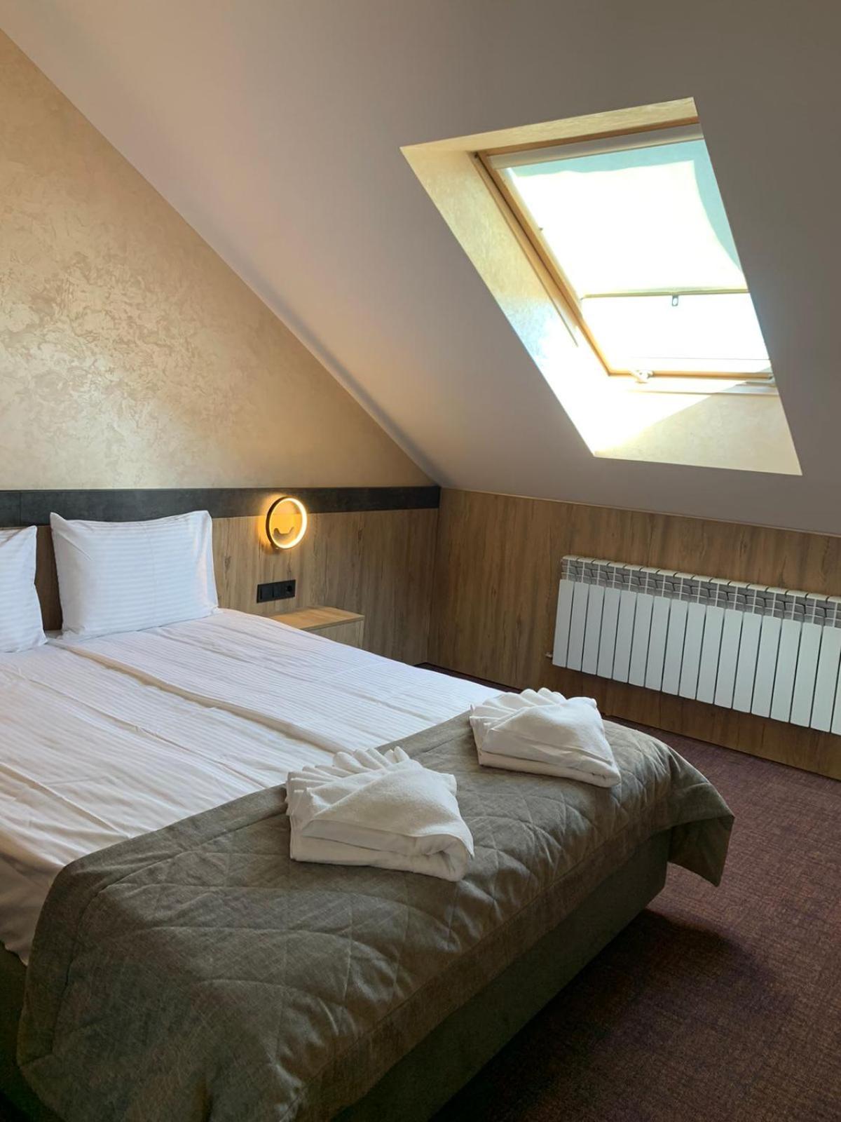 Arta City Hotel Yavoriv  Esterno foto