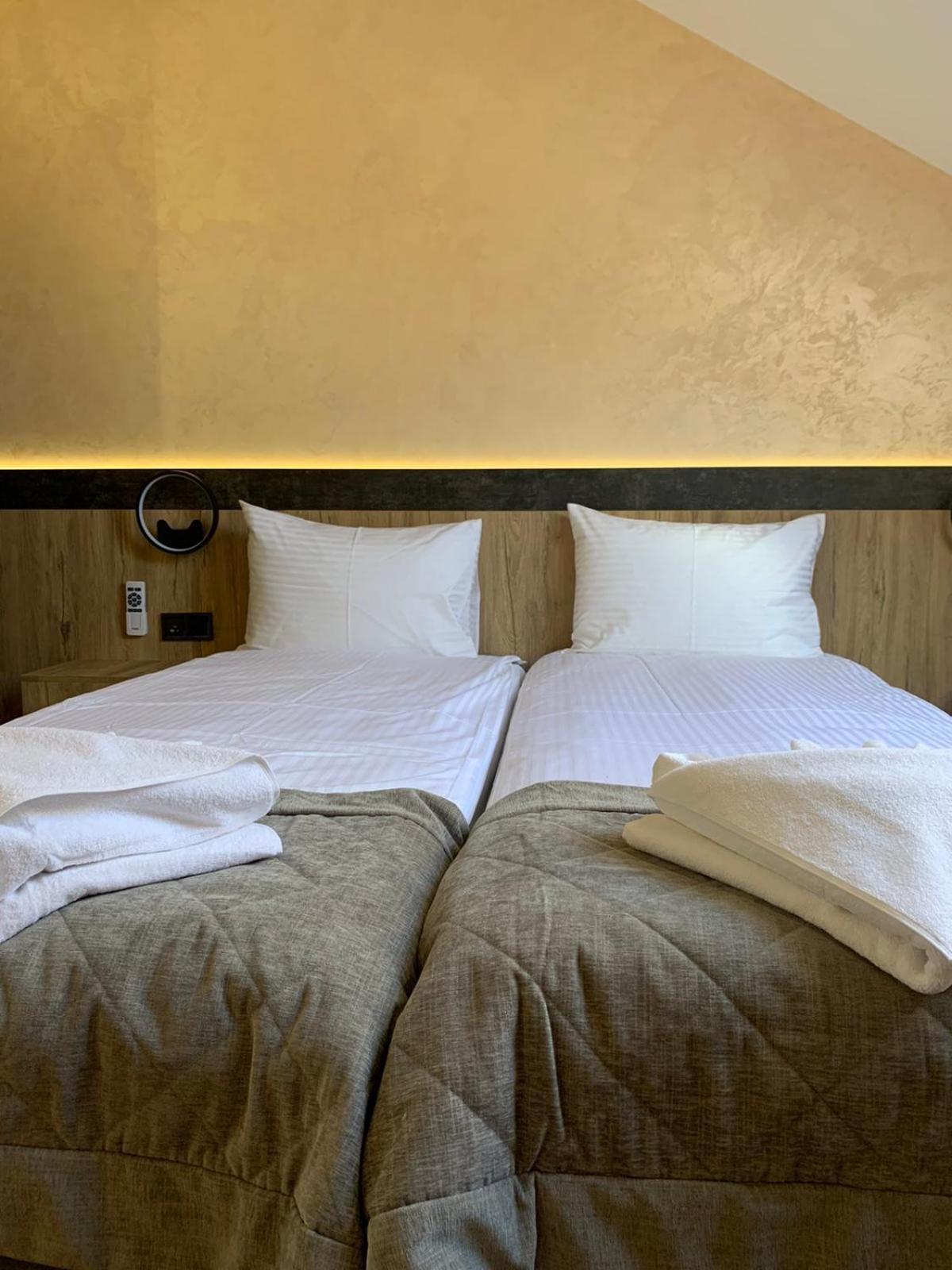 Arta City Hotel Yavoriv  Esterno foto