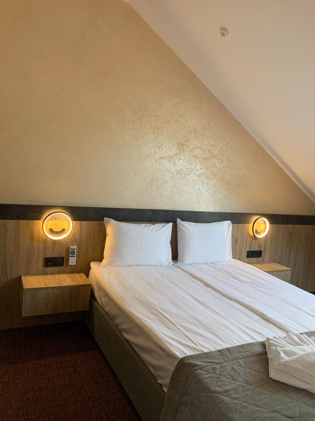 Arta City Hotel Yavoriv  Esterno foto