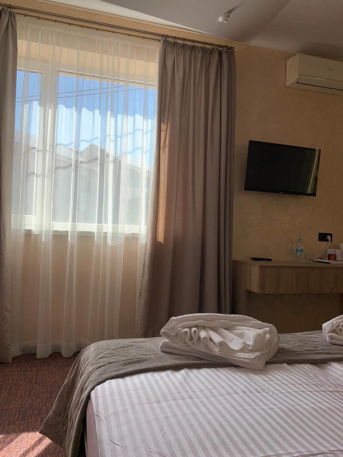 Arta City Hotel Yavoriv  Esterno foto