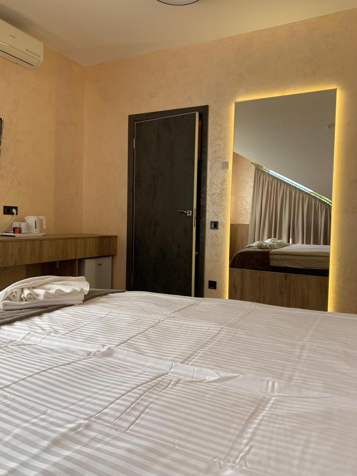 Arta City Hotel Yavoriv  Esterno foto